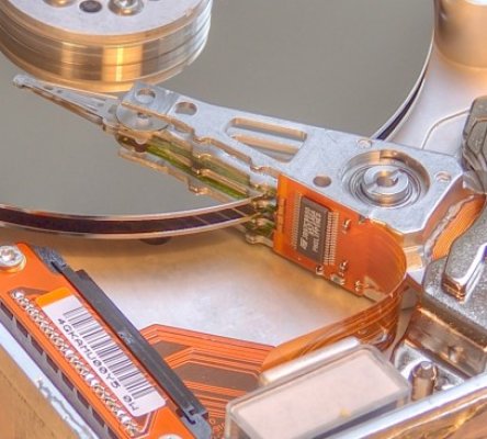 A vrut să fure componente de calculatoare, dar a fost prins